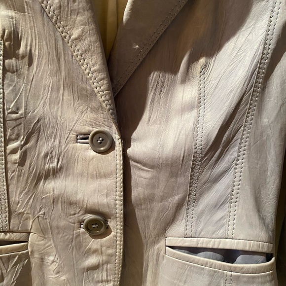 Hugo Boss vintage leather jacket size US 4 but fit to small - Picture 4 of 5